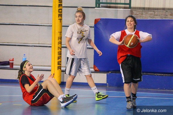 kadetki-szykuja-sie-do-cwiercfinaowego-turnieju-foto-62499