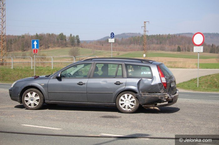 zderzenie-dwoch-aut-troje-dzieci-w-szpitalu-foto-62650