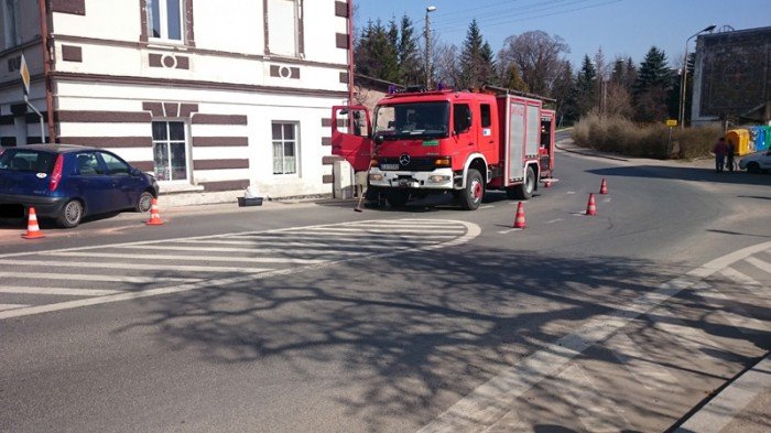 kobieta-uderzya-fiatem-w-autobus-foto-62668