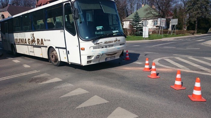 kobieta-uderzya-fiatem-w-autobus-foto-62668