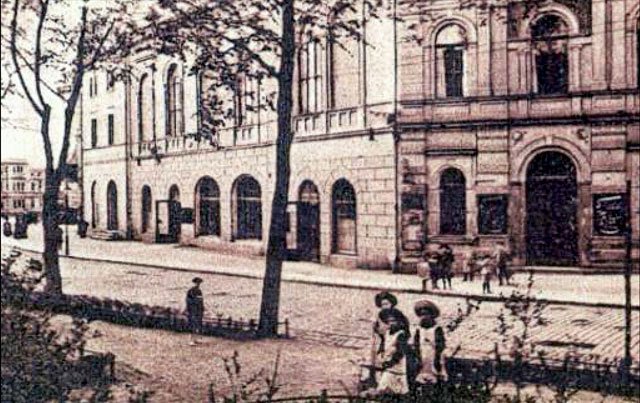 Teatr, dom koncertowy i kawiarnia wiedeńska – centrum kulturalnego świata niemieckiej Jeleniej Góry.