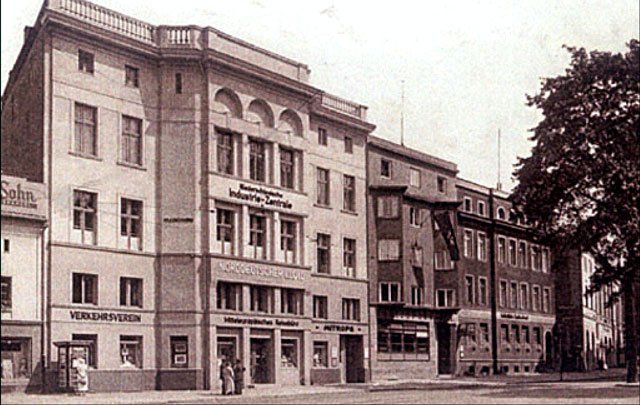 Siedziba Dolnośląskiej Centrali Przemysłowej na Warmbrunnerplatz, ale związana z Promenadą.