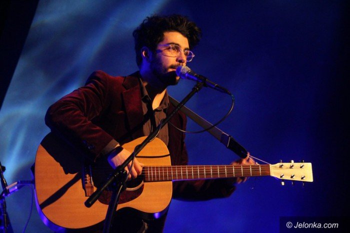 joao-de-sousa-gra-i-spiewa-w-jcku-foto-62826