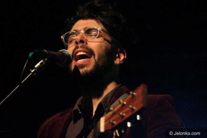 joao-de-sousa-gra-i-spiewa-w-jcku-foto-62826