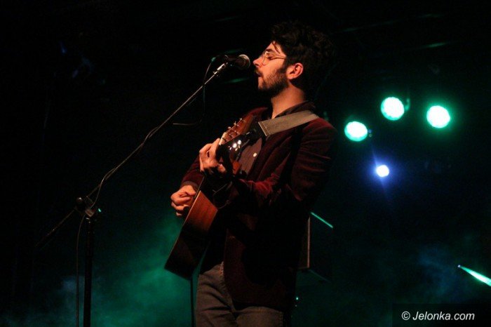 joao-de-sousa-gra-i-spiewa-w-jcku-foto-62826