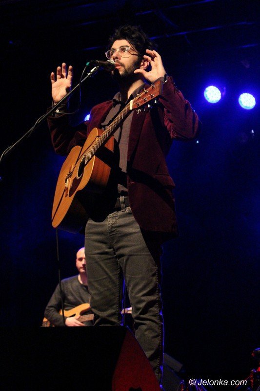 joao-de-sousa-gra-i-spiewa-w-jcku-foto-62826