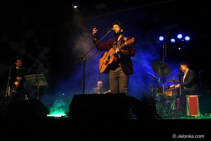 joao-de-sousa-gra-i-spiewa-w-jcku-foto-62826