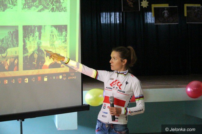 uczniowie-sp-3-spotkali-sie-z-maja-woszczowska-foto-62913