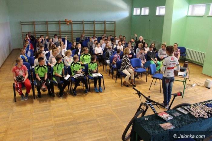 uczniowie-sp-3-spotkali-sie-z-maja-woszczowska-foto-62913
