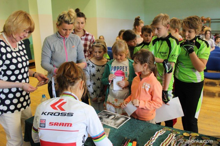 uczniowie-sp-3-spotkali-sie-z-maja-woszczowska-foto-62913