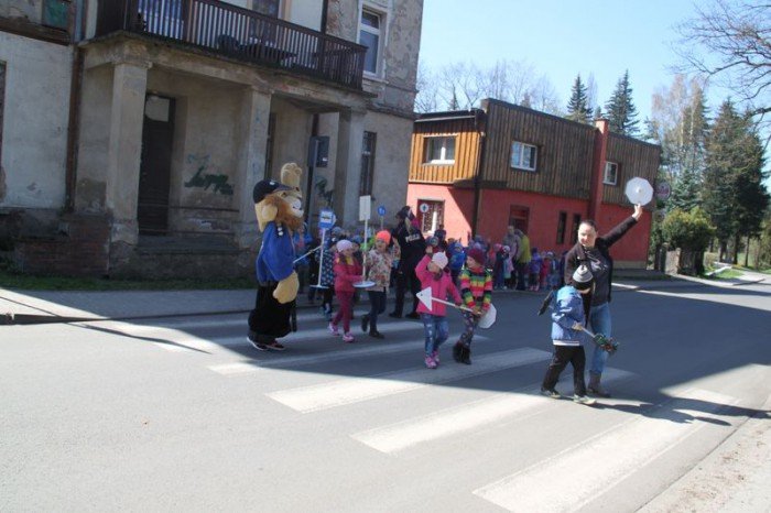policjanci-w-janowickim-przedszkolu-foto-63034