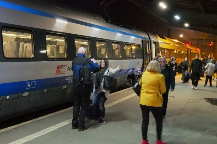za-sprawa-pendolino-gosniej-w-polsce-o-jeleniej-gorze-foto-63038