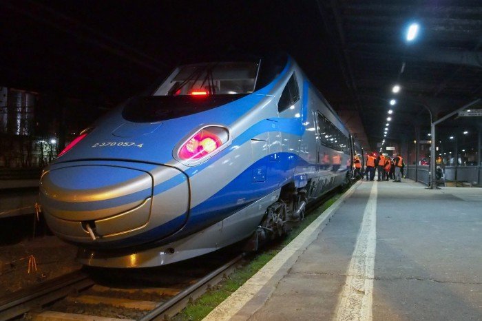 za-sprawa-pendolino-gosniej-w-polsce-o-jeleniej-gorze-foto-63038