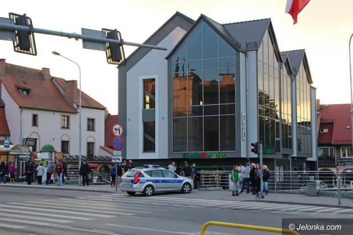 atak-nozownika-i-zasabniecie-w-centrum-aktualizacja-foto-63068