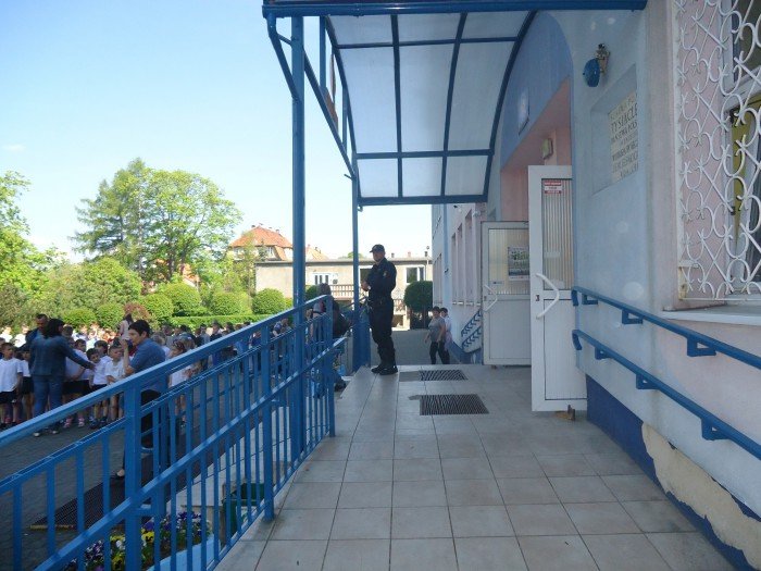 pozorowany-pozar-i-ewakuacja-w-trzynastce-foto-63221