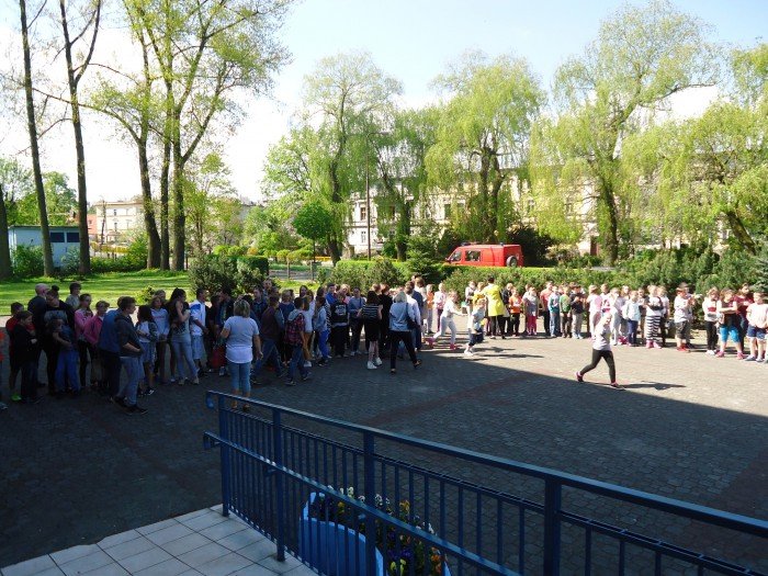 pozorowany-pozar-i-ewakuacja-w-trzynastce-foto-63221