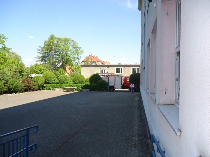 pozorowany-pozar-i-ewakuacja-w-trzynastce-foto-63221