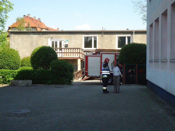 pozorowany-pozar-i-ewakuacja-w-trzynastce-foto-63221