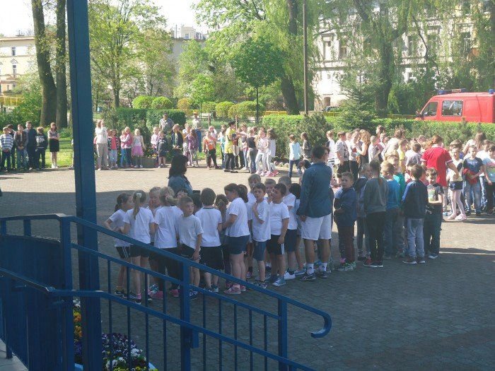 pozorowany-pozar-i-ewakuacja-w-trzynastce-foto-63221