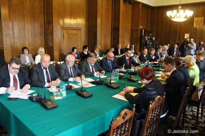 politycznoprawny-dramat-na-sesji-foto-63261