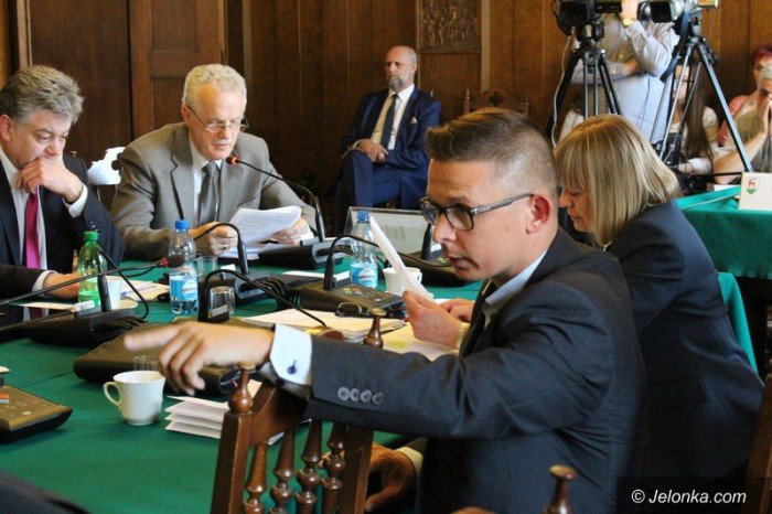 politycznoprawny-dramat-na-sesji-foto-63261