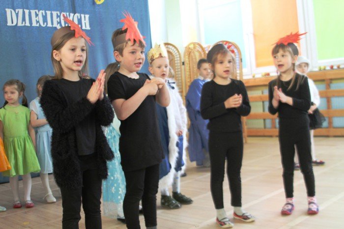 przedszkolaki-prezentuja-aktorskie-talenty-foto-63290