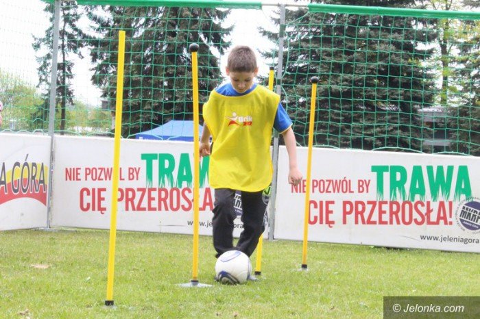 dzieci-bawiy-sie-na-zaproszenie-uczelni-foto-63348
