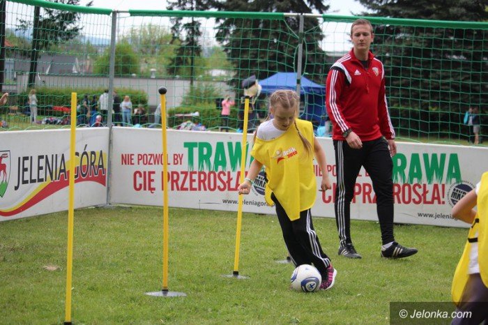dzieci-bawiy-sie-na-zaproszenie-uczelni-foto-63348