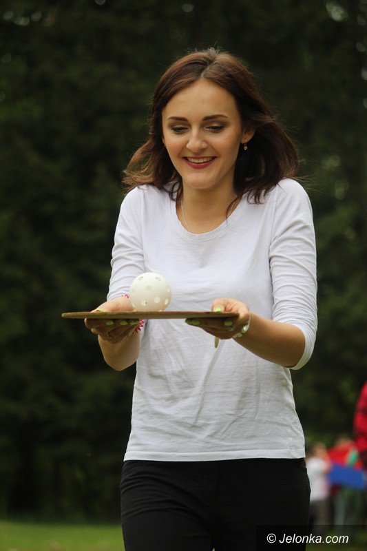 dzieci-bawiy-sie-na-zaproszenie-uczelni-foto-63348