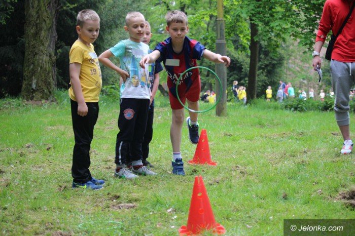 dzieci-bawiy-sie-na-zaproszenie-uczelni-foto-63348