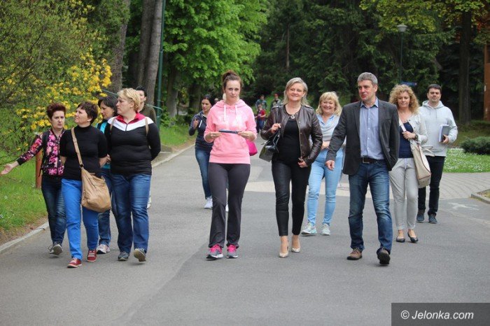 dzieci-bawiy-sie-na-zaproszenie-uczelni-foto-63348