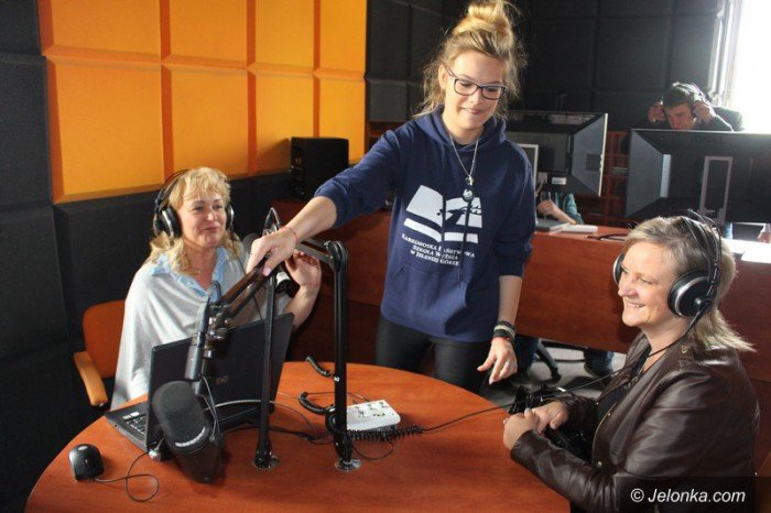 dzieci-bawiy-sie-na-zaproszenie-uczelni-foto-63348
