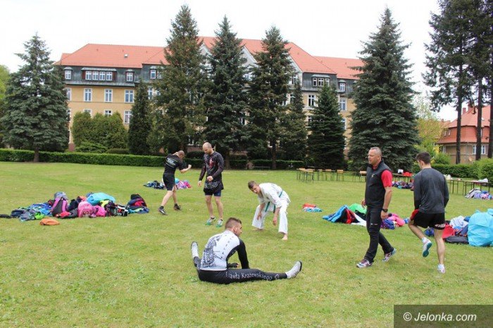 dzieci-bawiy-sie-na-zaproszenie-uczelni-foto-63348