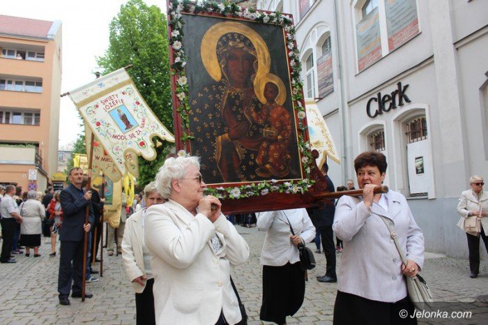 procesja-przesza-ulicami-miasta-foto-63396