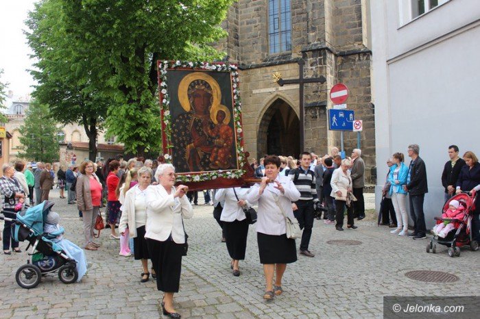 procesja-przesza-ulicami-miasta-foto-63396
