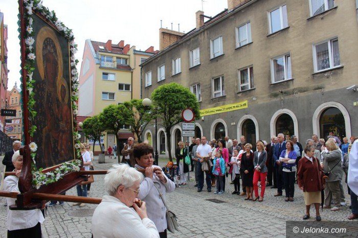 procesja-przesza-ulicami-miasta-foto-63396