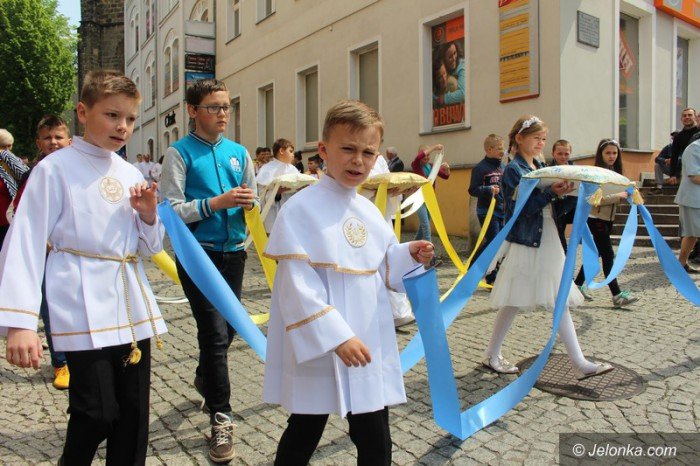 procesja-przesza-ulicami-miasta-foto-63396