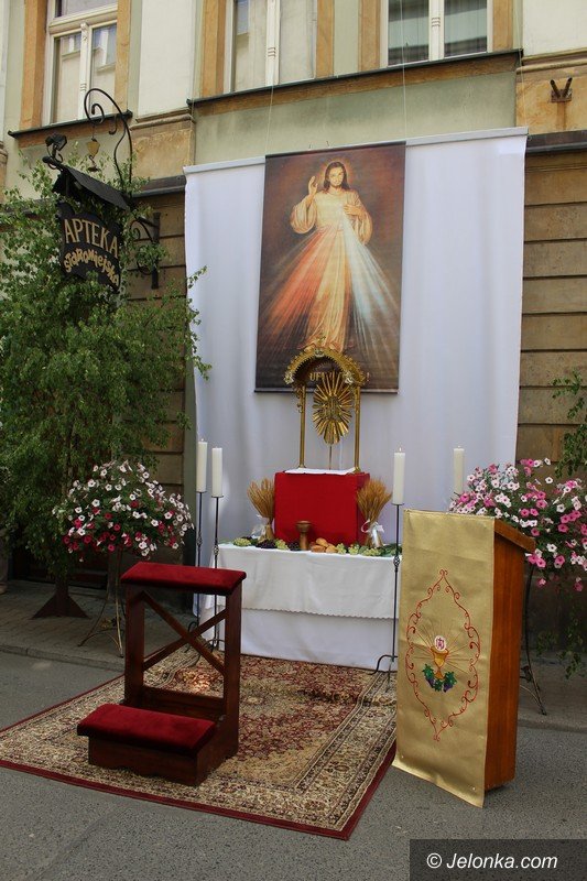 procesja-przesza-ulicami-miasta-foto-63396