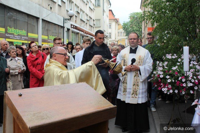 procesja-przesza-ulicami-miasta-foto-63396