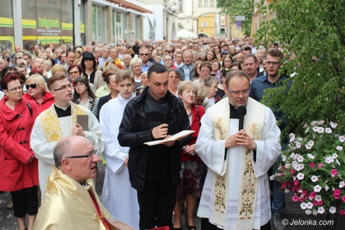 procesja-przesza-ulicami-miasta-foto-63396