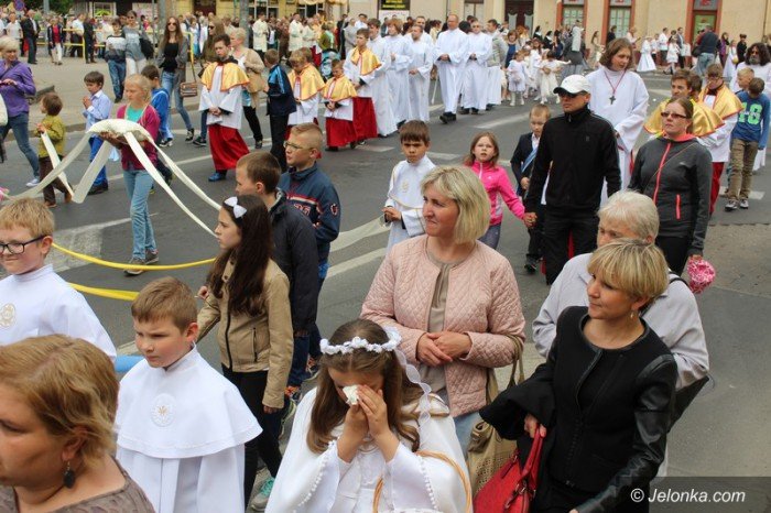 procesja-przesza-ulicami-miasta-foto-63396