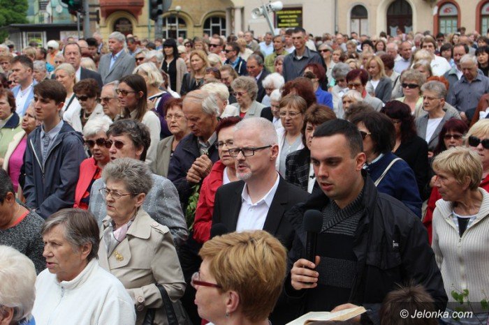 procesja-przesza-ulicami-miasta-foto-63396