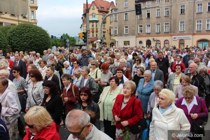 procesja-przesza-ulicami-miasta-foto-63396