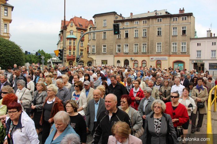 procesja-przesza-ulicami-miasta-foto-63396