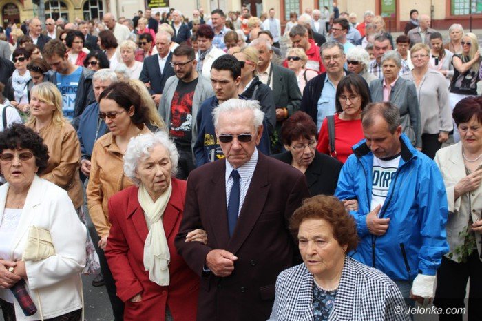 procesja-przesza-ulicami-miasta-foto-63396
