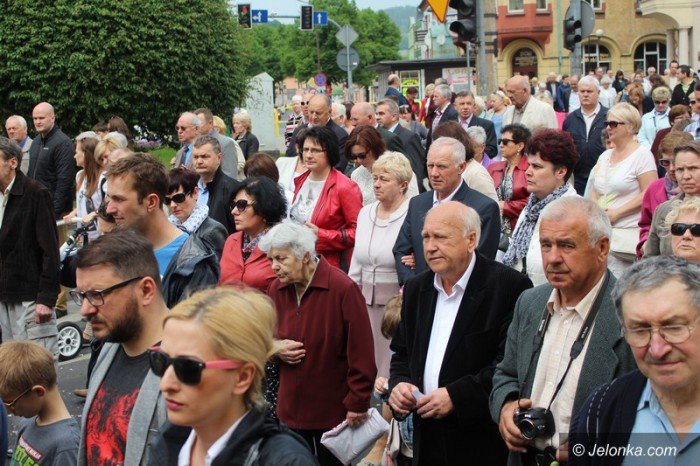 procesja-przesza-ulicami-miasta-foto-63396