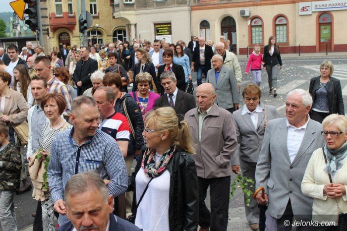 procesja-przesza-ulicami-miasta-foto-63396