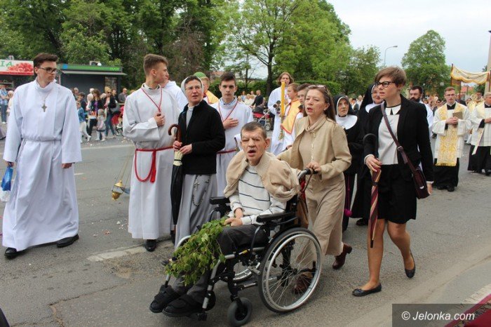 procesja-przesza-ulicami-miasta-foto-63396