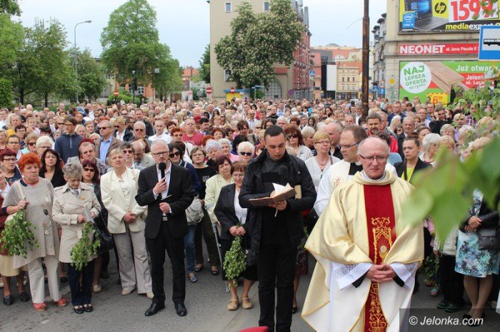 procesja-przesza-ulicami-miasta-foto-63396