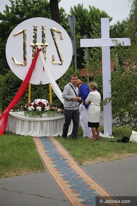 procesja-przesza-ulicami-miasta-foto-63396